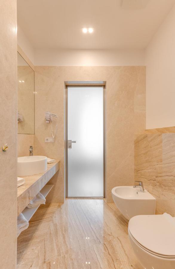 Basis Apartments - Adults Only Kiev Dış mekan fotoğraf